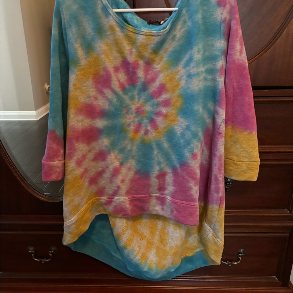 T-Party Fashion Ladies Tye die sweater/Sweatshirt
Boutique finds